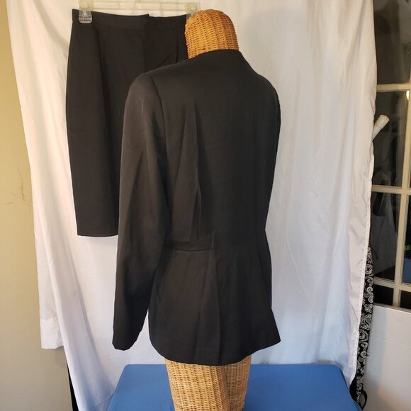 Atrium Collection Women's Black Two Piece Skirt Suit Size 12 - Picture 2 of 6